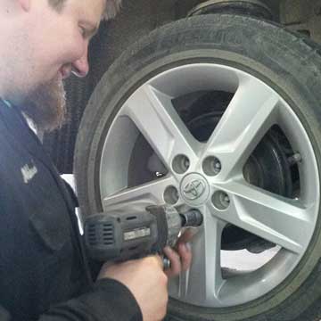 eden prairie mechanic changing tire